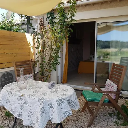 La Poussiniere بيت ضيافة