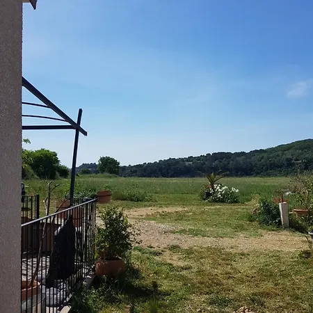 Konukevi La Poussiniere Aigueze