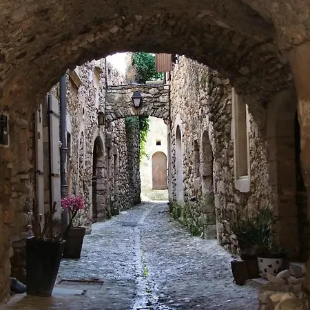 La Poussiniere بيت ضيافة